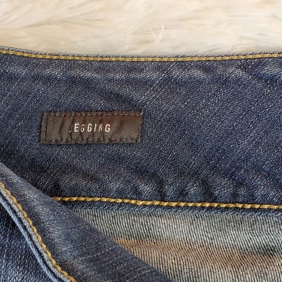 Torrid 3 Button Distressed Skinny Jegging Jean - Picture 10 of 13